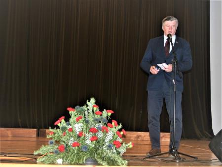 Slavnostni govornik predsednik ZZB za vrednote NOB  Slovenije Marjan Križman; Vir: KS Lokev